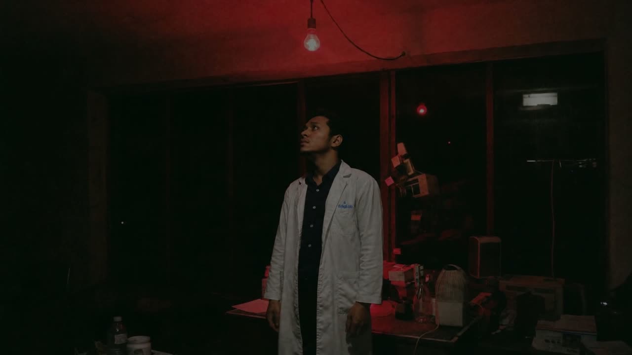 Lampu darurat merah saat listrik padam